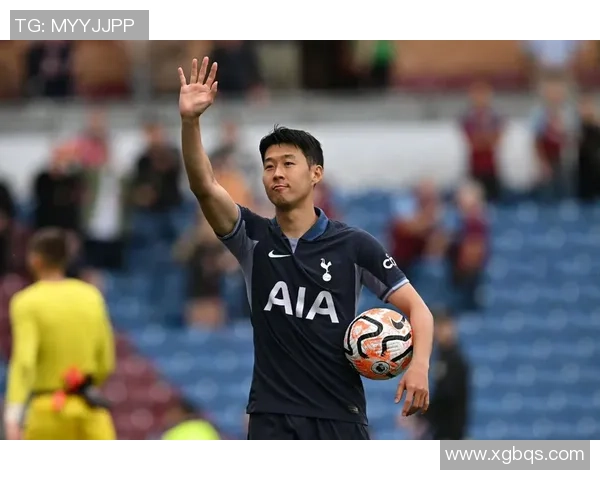 英超激情对决巴黎圣日耳曼大胜波尔图帽子戏法引发争议判罚热议