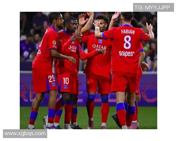 西甲激战：拜仁大胜巴黎引发红牌争议全场沸腾